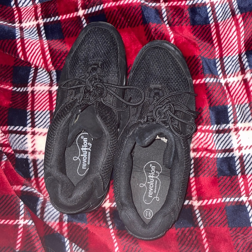 size 9.5 black hip hop shoe